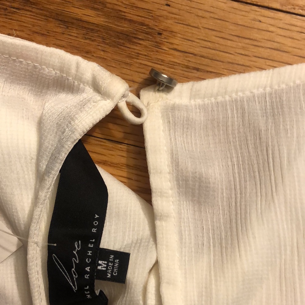 Short Sleeve Blouse with Twist Detail at Neck NWT - Picture 3 of 3